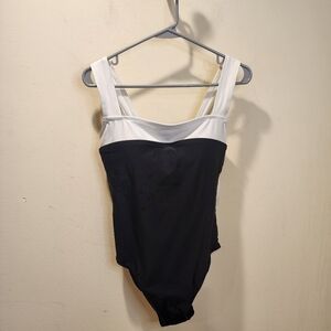 Catalina Black and White One-Piece Women's Swimsuit Size M (8-10)